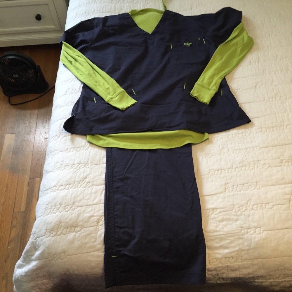 Med Couture navy scrub set Size M